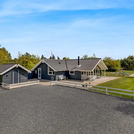 Tovi - 4km From The Sea By Interhome